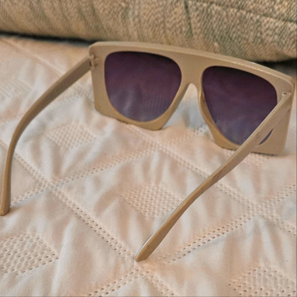 πWomens Oversized Flat Top Taupe Cream Sunglasses π - Picture 3 of 4